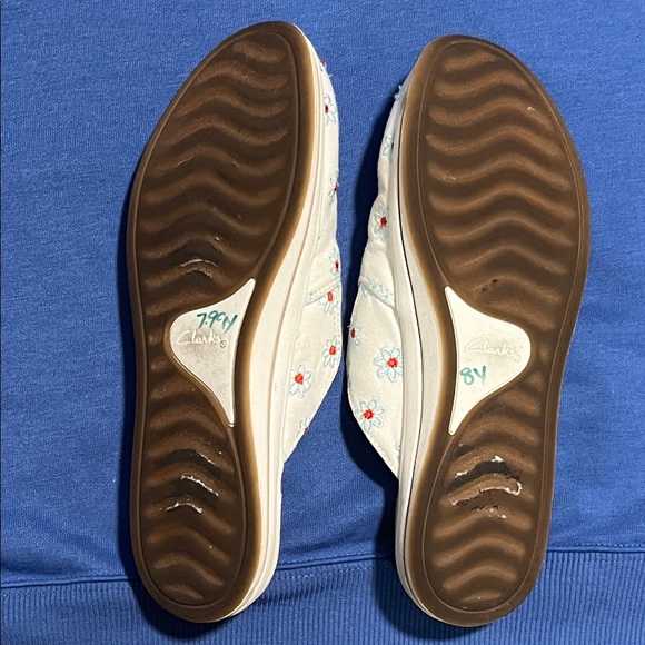 Clarks Cloudsteppers Women's White Floral Mules  Size 7  VGC - Picture 6 of 6